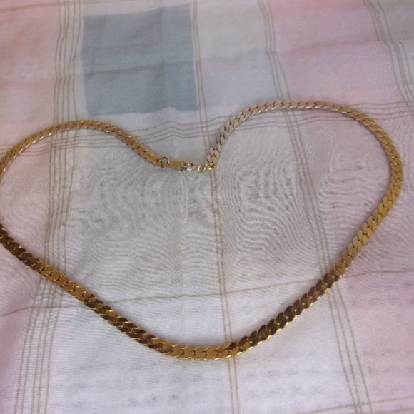 Flat Gold Tone Chain Necklace 18" Long - Picture 3 of 5